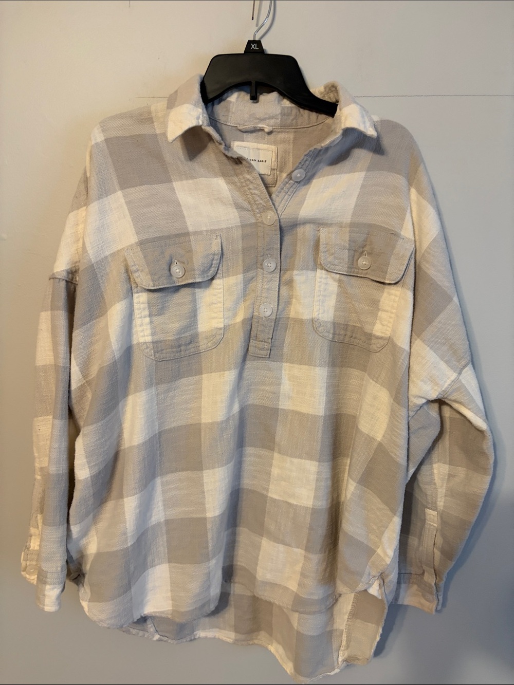 American Eagle oversized white/grey Plaid 1/2 Button-Up Shirt - cotton. Large.